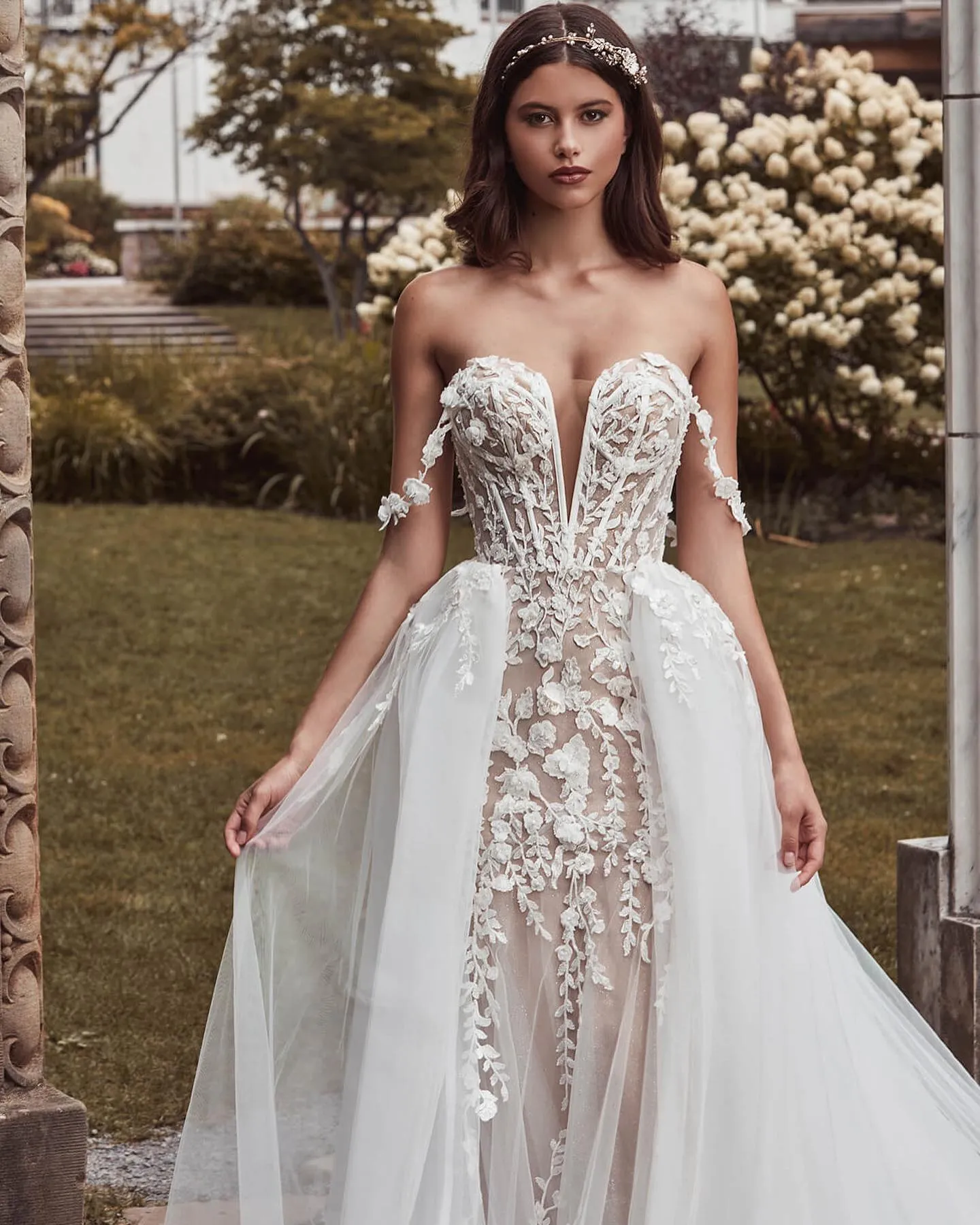 Charming Wedding Dresses Scoop Spaghetti Straps Trumpet Appliques Bridal Gown Robe De Mariée For Women Custom Made