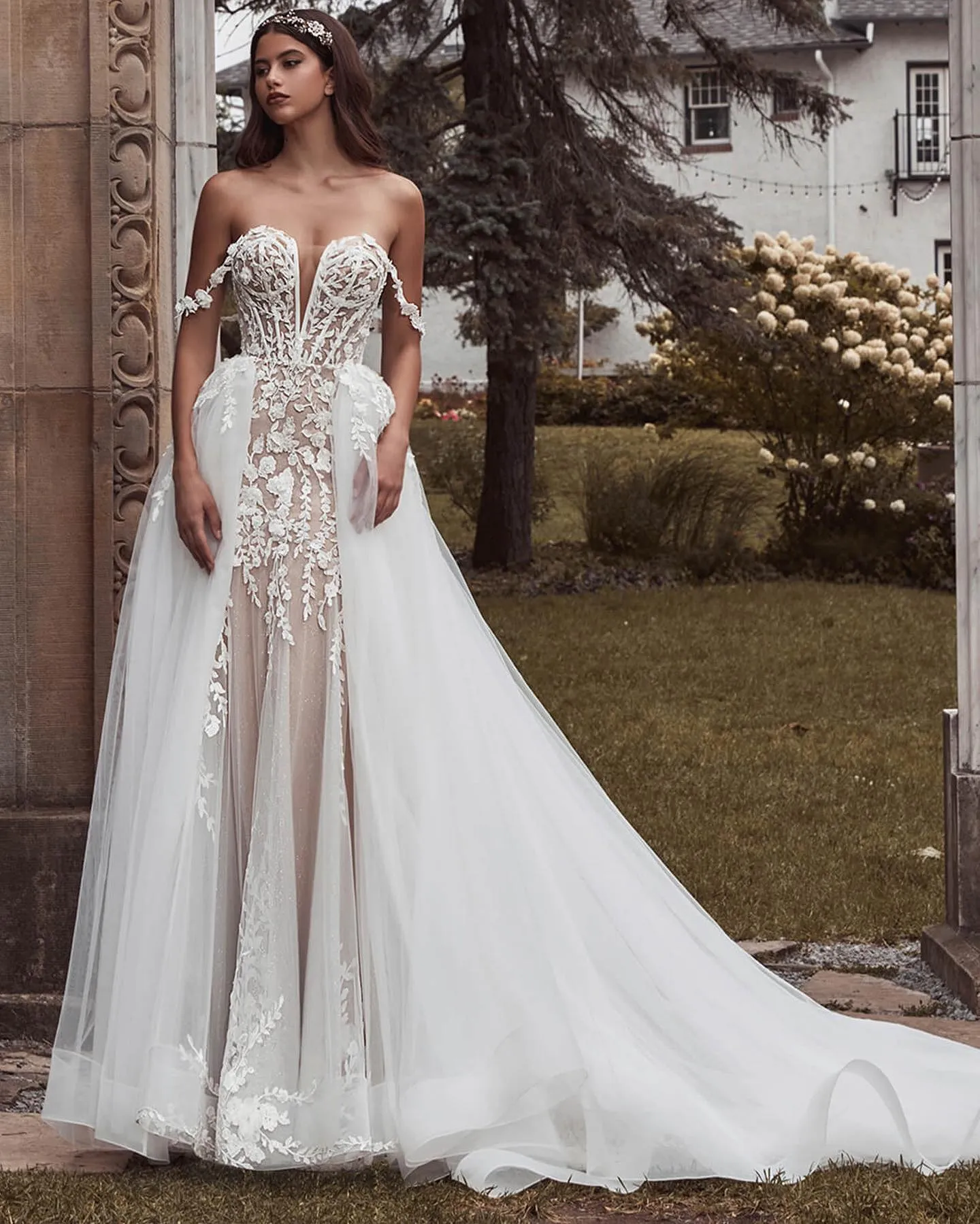 Charming Wedding Dresses Scoop Spaghetti Straps Trumpet Appliques Bridal Gown Robe De Mariée For Women Custom Made